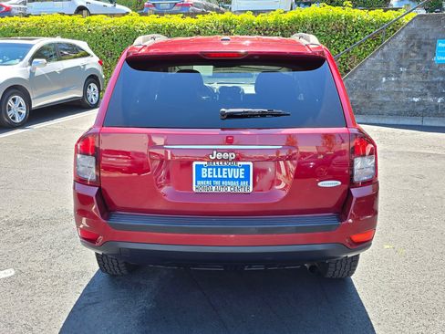 Used 2017 Jeep Compass Latitude FWD image 6