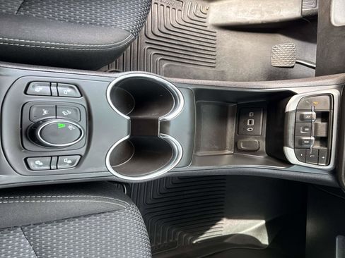 Used 2022 GMC Terrain SLE w/ Driver Convenience Package image 30