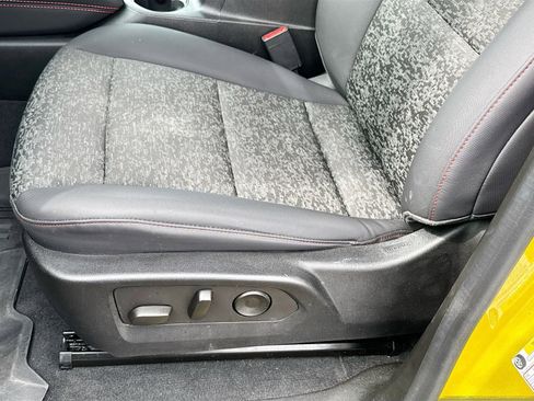 Used 2023 Chevrolet Colorado Z71 w/ Z71 Convenience Package 2 image 18