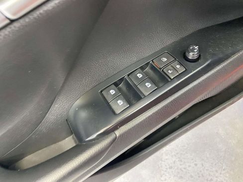 Used 2020 Toyota Camry SE w/ Convenience Package FWD image 16
