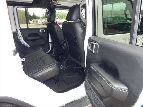 Used 2019 Jeep Wrangler Unlimited Sahara AWD/4WD image 15