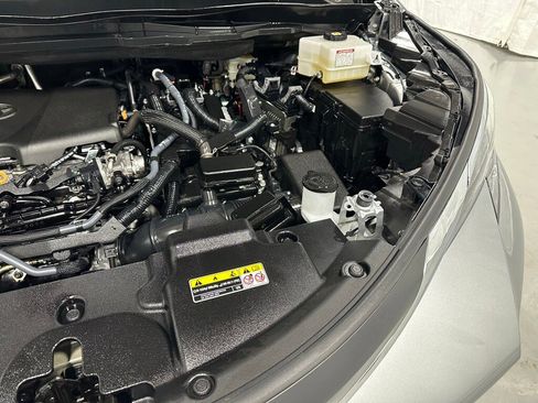 Used 2025 Toyota Sienna XLE image 74