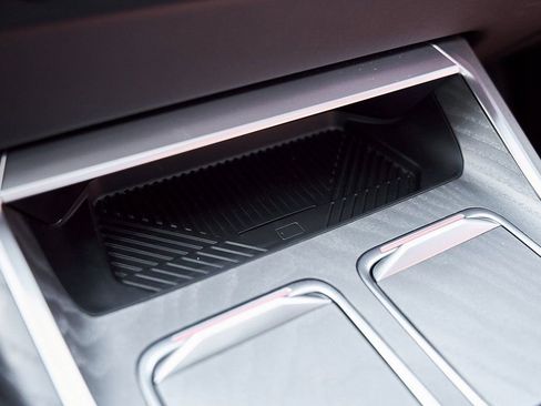 Used 2025 BMW 760i xDrive w/ Premium Package image 74