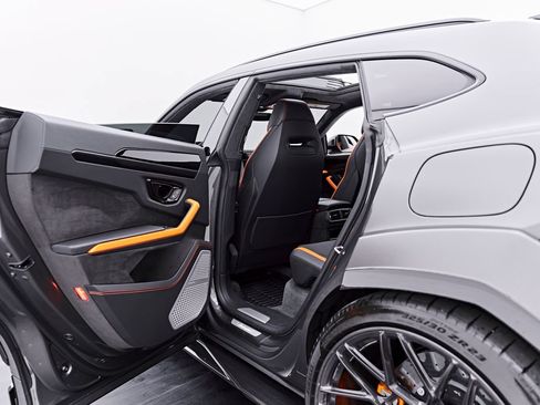 Used 2025 Lamborghini Urus Performante AWD/4WD image 45