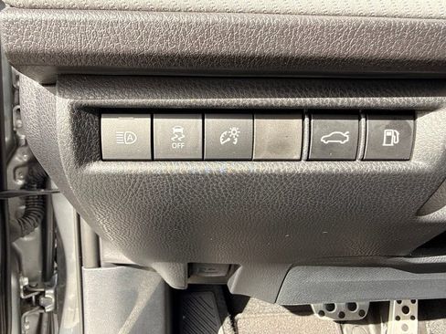 Used 2025 Toyota Camry SE w/ Convenience Package FWD image 23
