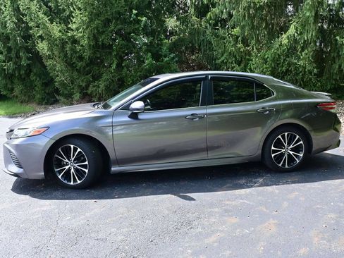 Used 2018 Toyota Camry SE w/ Moonroof Package FWD image 17