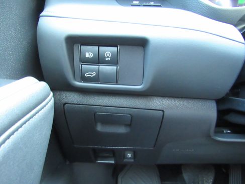 Used 2023 Toyota Highlander LE FWD image 16