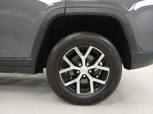 Used 2024 Jeep Grand Cherokee Limited image 15