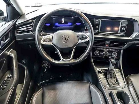 Used 2024 Volkswagen Jetta SE FWD image 17