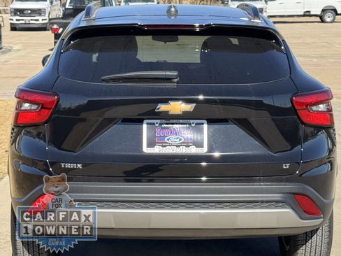 Used 2024 Chevrolet Trax LT w/ Driver Confidence Package image 5