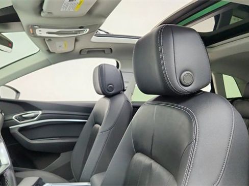 Used 2024 Audi Q8 e-tron Premium image 32