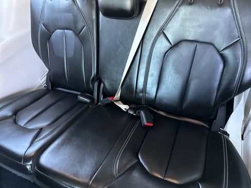 Used 2023 Chrysler Pacifica Touring-L image 15