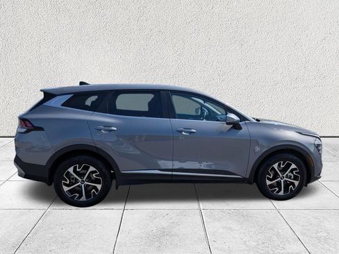 Used 2024 Kia Sportage EX FWD image 2