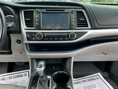 Used 2015 Toyota Highlander XLE AWD/4WD image 14