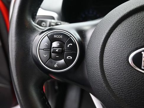 Used 2020 Kia Soul GT-Line FWD image 3