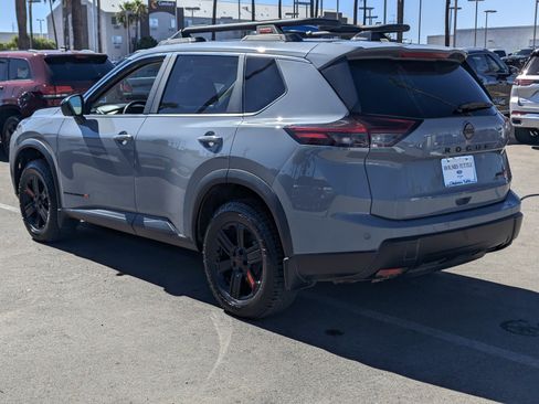 Used 2025 Nissan Rogue SV AWD/4WD image 4