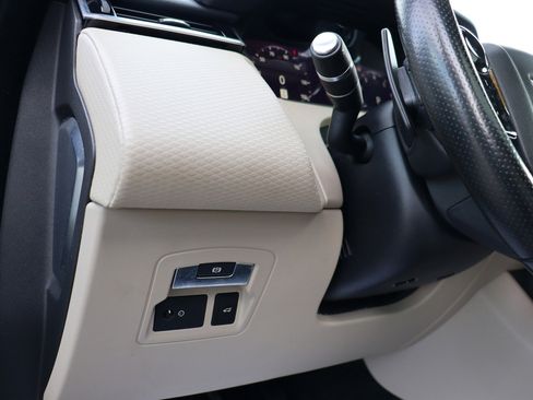 Used 2018 Land Rover Range Rover Velar S image 27