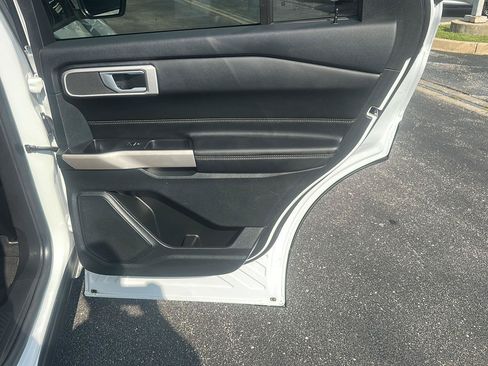Used 2023 Ford Explorer XLT w/ Equipment Group 202A RWD image 14