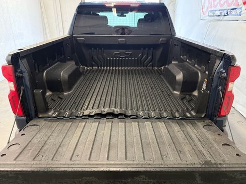 Used 2022 Chevrolet Silverado 1500 RST w/ Z71 Off-Road Package AWD/4WD image 4