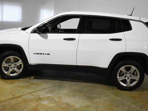 Used 2024 Jeep Compass Sport image 6
