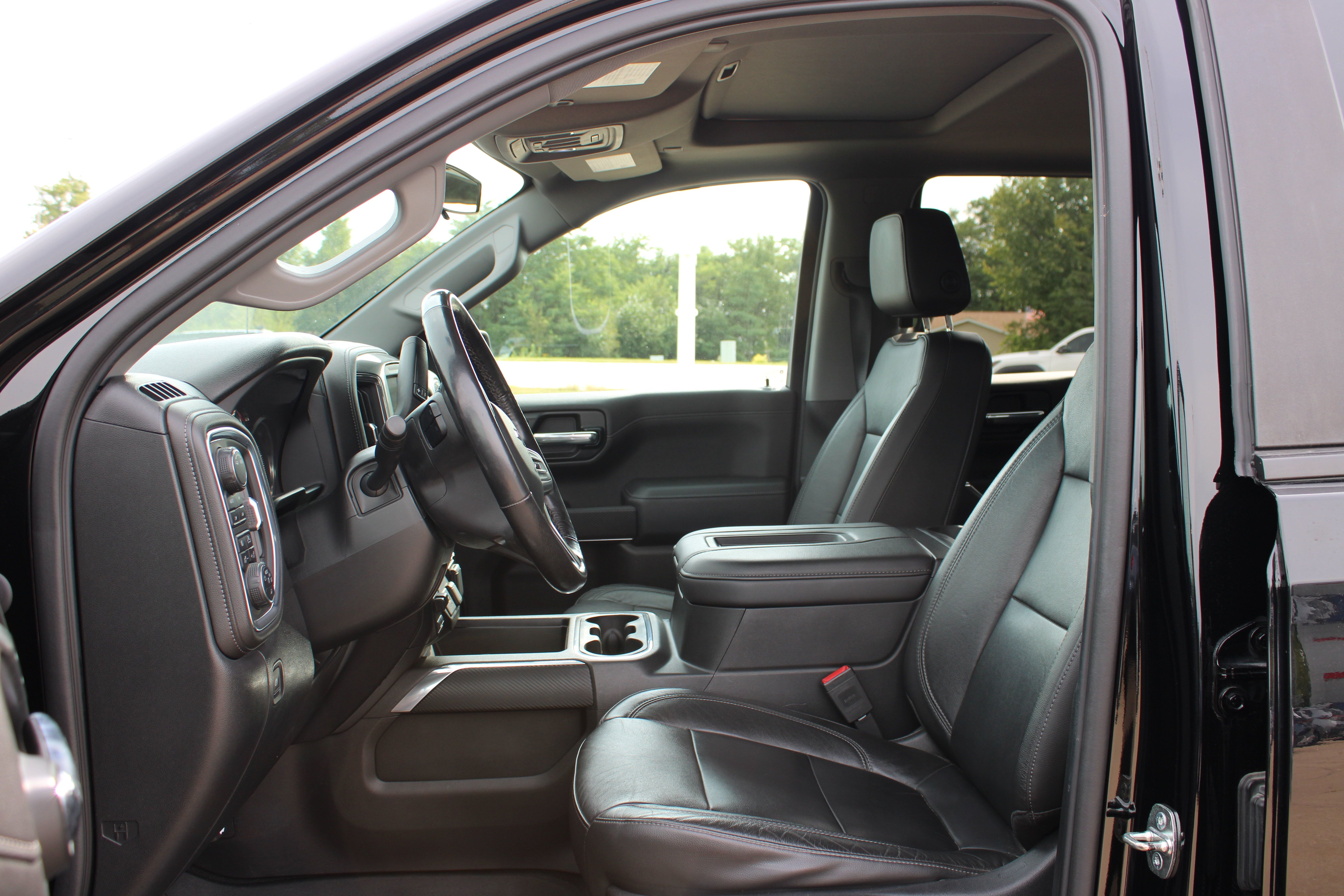 Used 2020 Chevrolet Silverado 1500 LT Trail Boss w/ Midnight Edition AWD/4WD image 8