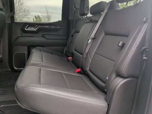 Certified 2025 GMC Sierra 1500 SLT image 14