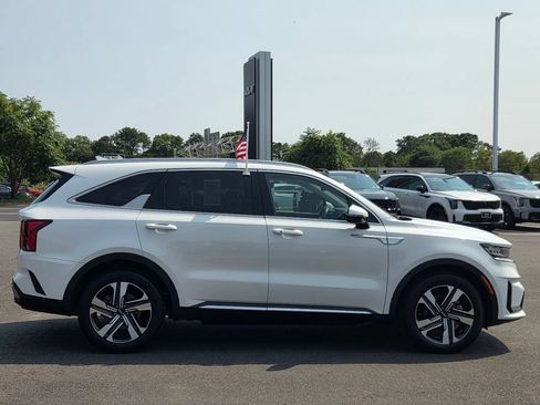Used 2023 Kia Sorento EX AWD/4WD image 3