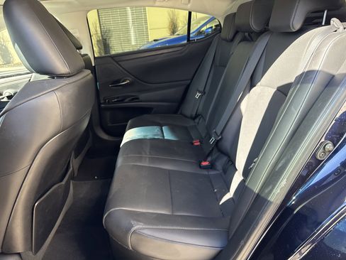 Used 2022 Lexus ES 300h w/ Premium Package image 30