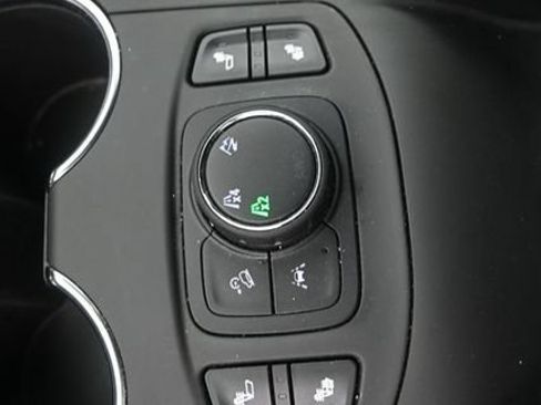 Used 2024 GMC Terrain SLT AWD/4WD image 24
