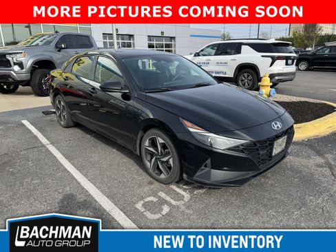 Used 2023 Hyundai Elantra SEL w/ Convenience Package image 2