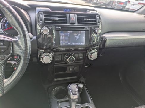 Used 2018 Toyota 4Runner TRD Off-Road AWD/4WD image 26