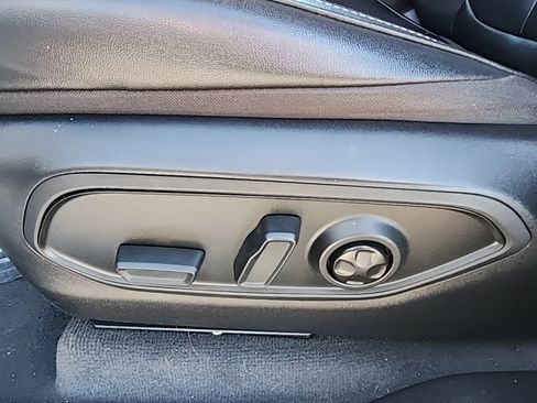 Used 2023 Jeep Grand Cherokee L Limited w/ Black Appearance Package image 33