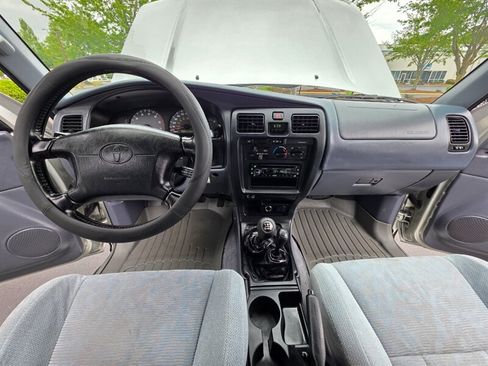 Used 1999 Toyota 4Runner SR5 AWD/4WD image 17