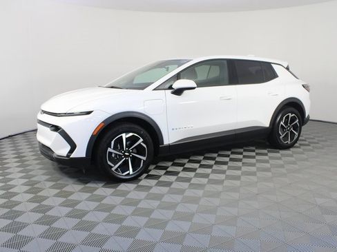 Used 2025 Chevrolet Equinox EV LT image 2