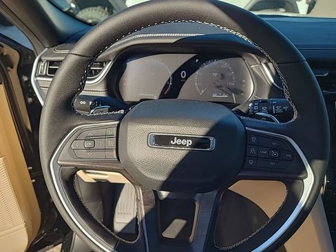 New 2025 Jeep Grand Cherokee Limited w/ Luxury Tech Group II AWD/4WD image 33
