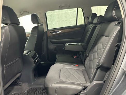 Used 2025 Volkswagen Atlas SE image 47