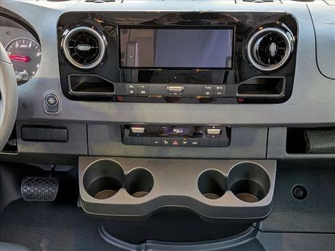 Used 2025 Mercedes-Benz Sprinter 2500 image 12