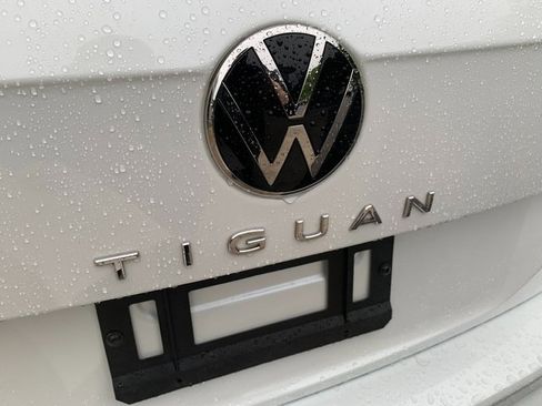 Used 2023 Volkswagen Tiguan SE R-Line FWD image 15