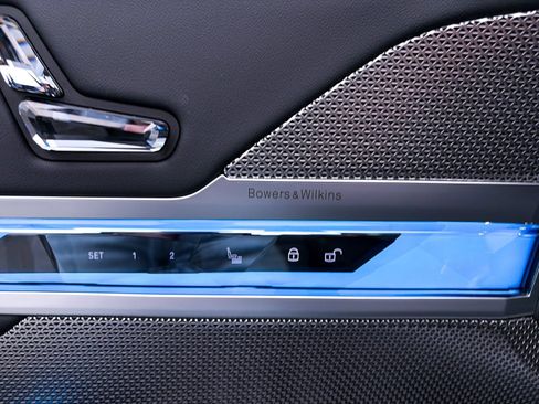 Used 2023 BMW 740i w/ Executive Package image 20