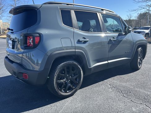 Used 2018 Jeep Renegade Altitude image 9