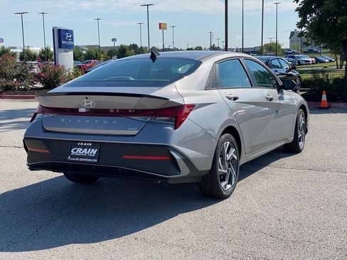 New 2025 Hyundai Elantra SEL image 7