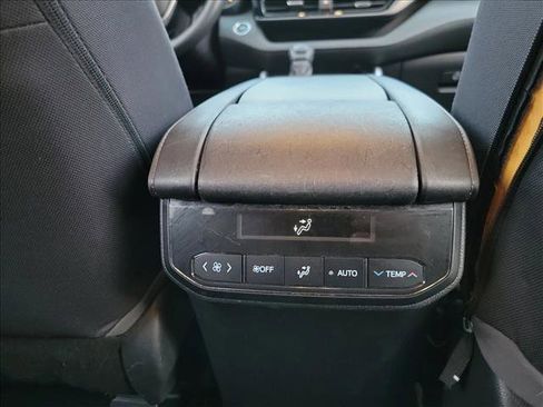 Used 2021 Toyota Highlander L image 17