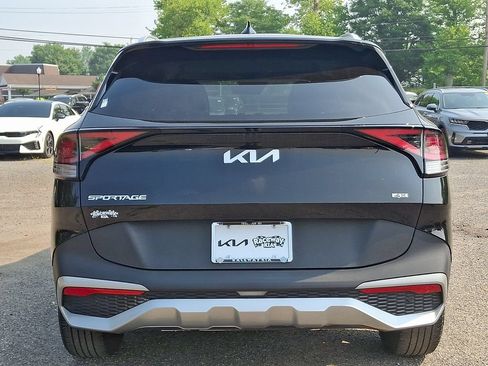 Used 2023 Kia Sportage EX AWD/4WD image 5
