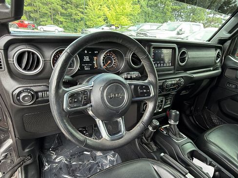 Used 2018 Jeep Wrangler Unlimited Sahara w/ Cold Weather Group AWD/4WD image 23