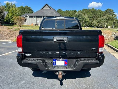 Used 2016 Toyota Tacoma TRD Sport w/ Premium & Technology Package RWD image 18