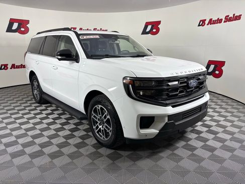 Used 2025 Ford Expedition Active image 8
