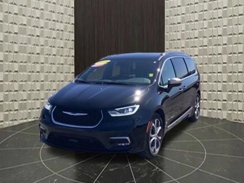 Certified 2024 Chrysler Pacifica Pinnacle FWD image 11