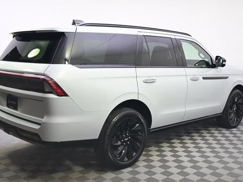 New 2026 Lincoln Navigator Reserve w/ Jet Appearance Package AWD/4WD image 7