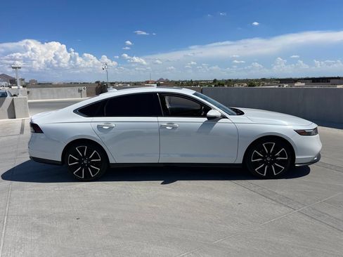 Used 2024 Honda Accord Touring image 3