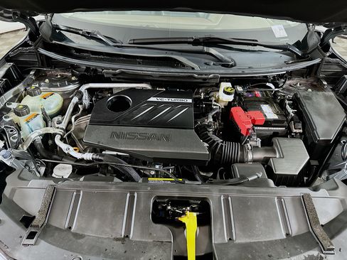 Used 2023 Nissan Rogue SV image 32